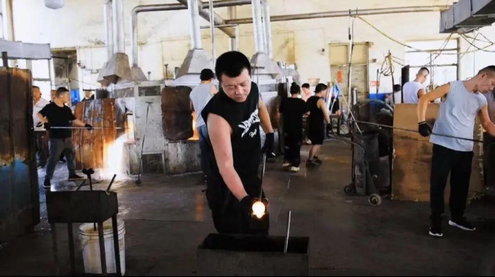 Why Hand-Blown Glass Still Matters in Modern Manufacturing Why Hand-Blown Glass Still Matters in Modern Manufacturing